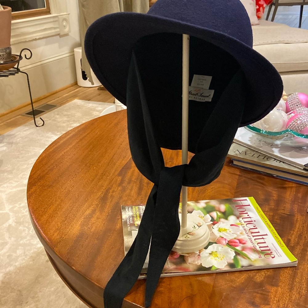 BETMAR VINTAGE NAVY WOOL HAT WITH ATTACHED NECKTIE, BOW ON SIDE. - Picture 5 of 7